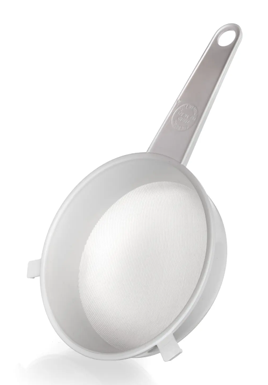 Cedník 16cm s rukojetí Praktis, PH - Kuchyně kuchyňské náčiní a pomůcky